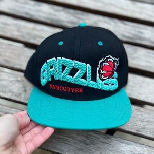 Mitchell & Ness NBA Vancouver Grizzlies Snapback Flat Brim Black Teal Red Baseba